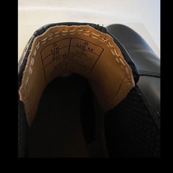 Dr. Martens Smooth Black Leather 2976 Chelsea Boot, Men’s 6 Women’s 7 see descri - Picture 7 of 8